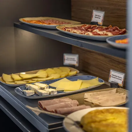 Intelier Victoria Hotel